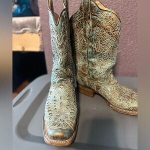 Woman’s corral boots size 10 used like new